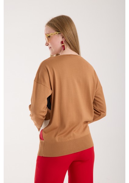 Kadın Bej Viskon Kumaş Renk Bloklu Kayık Yaka Triko Bluz indirimleri