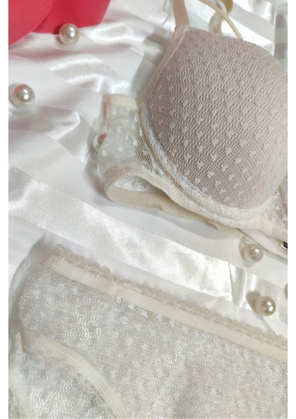 Beyaz Pembe Tül Detaylı Noktalı Kaplı Desteksiz Sütyen Külot Takım modelleri