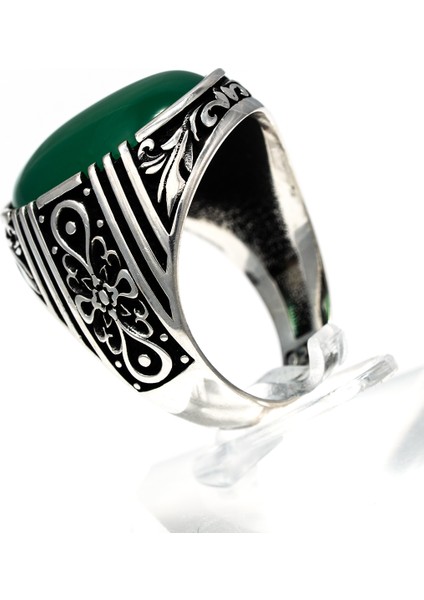 Yeşil Akik Taşlı 925 Ayar Gümüş Erkek Yüzük – Asil ve Dikkat Çekici Tasarım