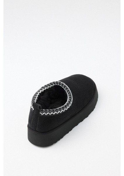 Bot 2525 - İçi Kürklü İşleme Detaylı Siyah Süet Kadın Bot