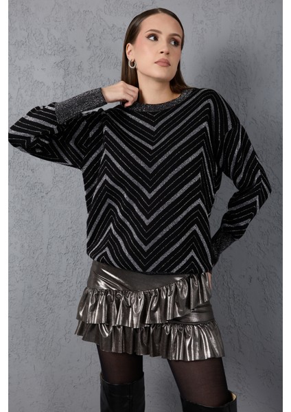 Kadın Siyah Geniş Manşetli Bisiklet Yaka Sim Desenli Triko Bluz fırsatları