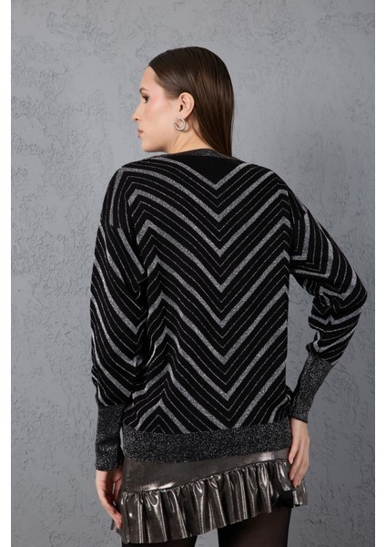 Kadın Siyah Geniş Manşetli Bisiklet Yaka Sim Desenli Triko Bluz indirimleri