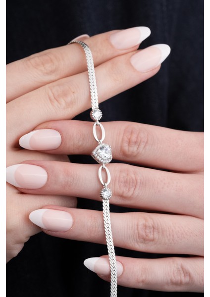 925 Ayar Gümüş Rodyumlu Zirkon Taşlı Beyaz Kalp Bileklik modelleri