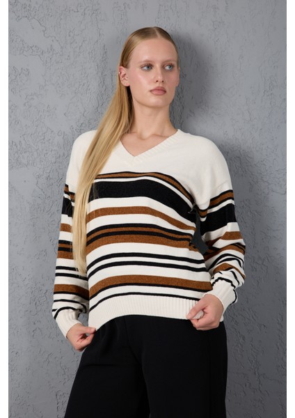 Kadın Beyaz Çizgili V Yaka Şönil Kadife Triko Kazak
