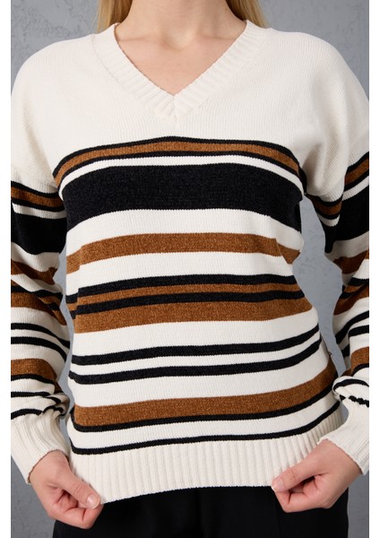 Kadın Beyaz Çizgili V Yaka Şönil Kadife Triko Kazak modelleri