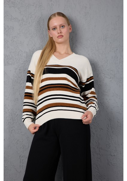 Kadın Beyaz Çizgili V Yaka Şönil Kadife Triko Kazak