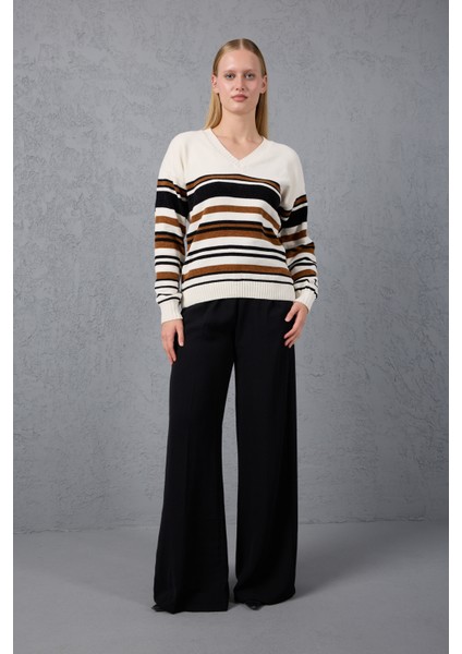 Kadın Beyaz Çizgili V Yaka Şönil Kadife Triko Kazak