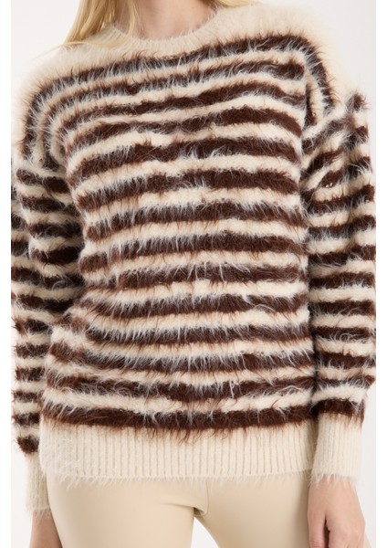 Kadın Ekru-Kahve Sakal Iplik Çizgili Bisiklet Yaka Triko Kazak modelleri