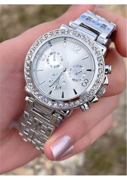 Metal Kordon Gümüş Renk ve Taşlı Kadın Kol Saati indirimleri