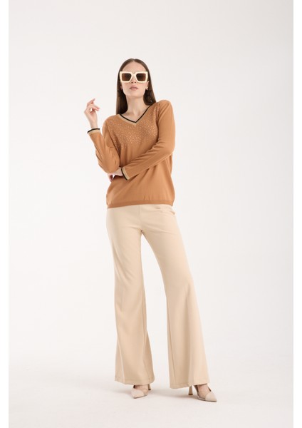 Kadın Bej Viskon Kumaş Taş Detaylı Kontrast Sim Biyeli V Yaka Triko Bluz