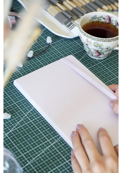 Classic 2026 Haftalık Ajanda 13X21 Cm.sert Kapak. Ivory 80 GR.144 Sayfa. Cepli. Lastikli.lila modelleri