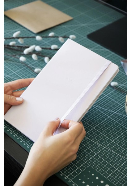 Classic 2026 Haftalık Ajanda 13X21 Cm.sert Kapak. Ivory 80 GR.144 Sayfa. Cepli. Lastikli.lila fırsatları