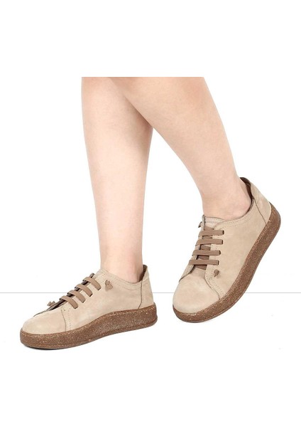 Kadın Bej Bağcıklı Kalın Tabanlı Nubuk Deri Ayakkabı
