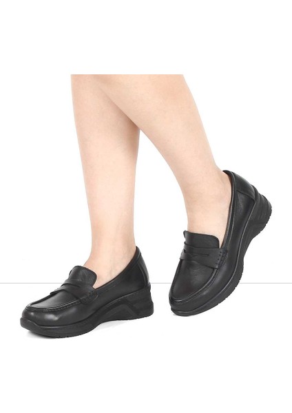 Kadın Siyah Dolgu Topuklu Deri Ayakkabı