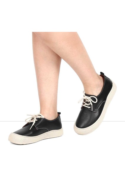 Kadın Siyah Bağcıklı Kalın Tabanlı Deri Ayakkabı