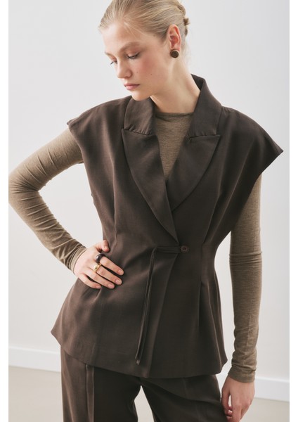 Dökümlü Tencel Kemerli Yelek Acı Kahve