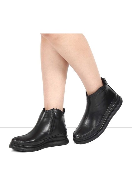 Kadın Siyah Fermuarlı Deri Bot