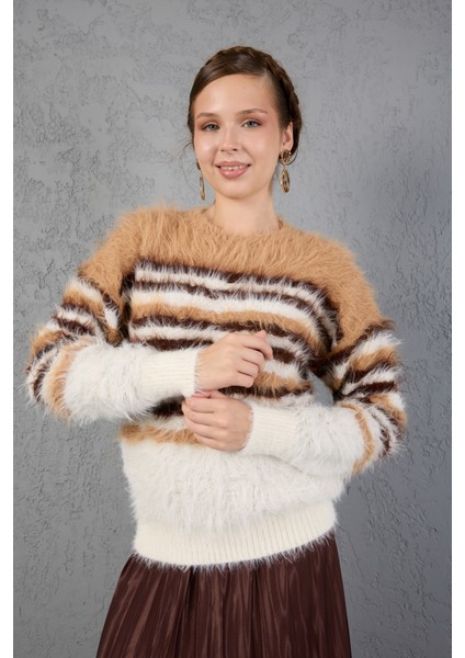 Bej-Beyaz Sakal Iplik Çizgili Bisiklet Yaka Triko Kazak