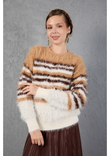 Bej-Beyaz Sakal Iplik Çizgili Bisiklet Yaka Triko Kazak modelleri