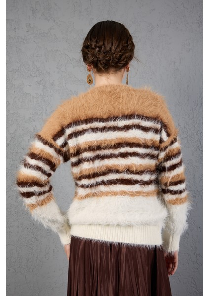 Bej-Beyaz Sakal Iplik Çizgili Bisiklet Yaka Triko Kazak fırsatları