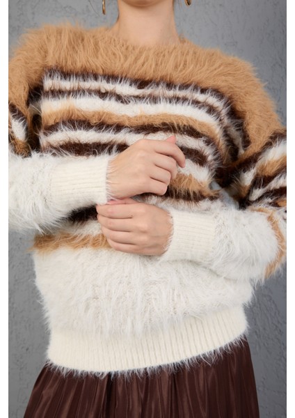 Bej-Beyaz Sakal Iplik Çizgili Bisiklet Yaka Triko Kazak indirimleri