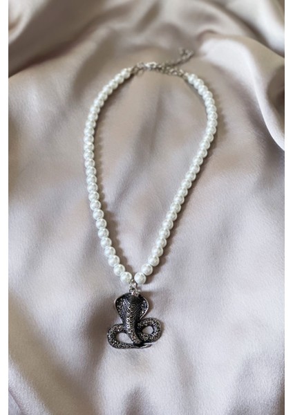 Yılan Figürlü Cam Inci Kolye fiyatları