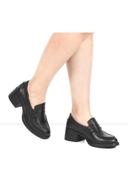 Kadın Siyah Kalın Topuklu Deri Ayakkabı