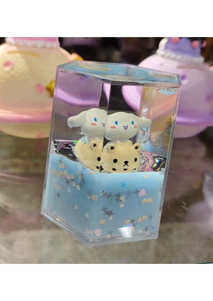 Cinnemorol Karakterli Işıklı Sesli Batmayan Sulu Dekoratif Altıgen Süs (10CM * 6cm )