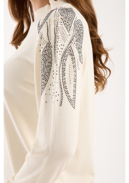 Kadın Ekru Elit Viskon Kumaş Taş Detaylı Omuzlar Yarım Balıkçı Yaka Triko Bluz fırsatları