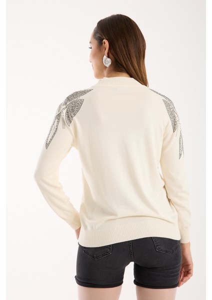 Kadın Ekru Elit Viskon Kumaş Taş Detaylı Omuzlar Yarım Balıkçı Yaka Triko Bluz