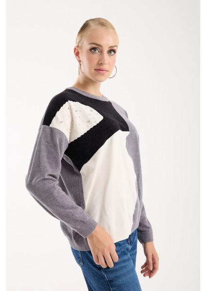 Kadın Gri Şönil Kadife Renk Bloklu Taş Detaylı Bisiklet Yaka Triko Kazak fırsatları