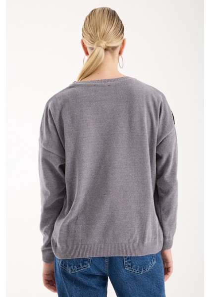 Kadın Gri Şönil Kadife Renk Bloklu Taş Detaylı Bisiklet Yaka Triko Kazak indirimleri