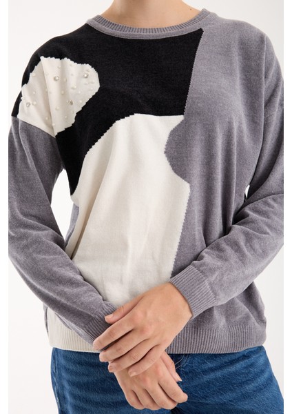 Kadın Gri Şönil Kadife Renk Bloklu Taş Detaylı Bisiklet Yaka Triko Kazak