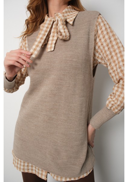 Kadın Bej Fitilli Triko Süveter ve Kareli Gömlek Ikili Kombin modelleri
