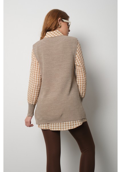 Kadın Bej Fitilli Triko Süveter ve Kareli Gömlek Ikili Kombin fırsatları
