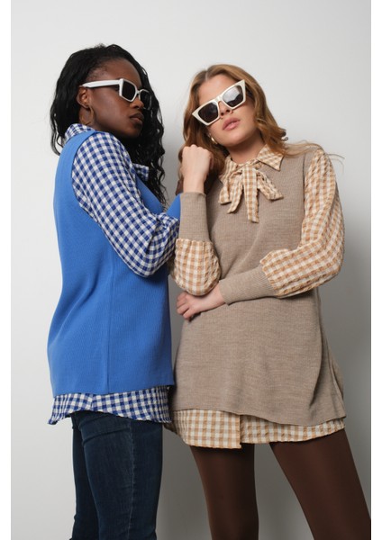 Kadın Bej Fitilli Triko Süveter ve Kareli Gömlek Ikili Kombin