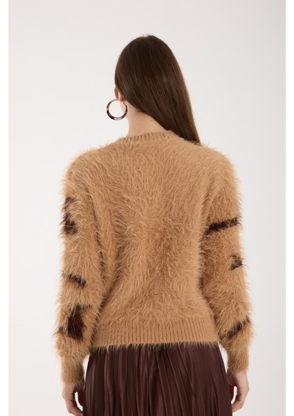 Kadın Bej Sakal Iplik Inci Detaylı Bisiklet Yaka Triko Kazak