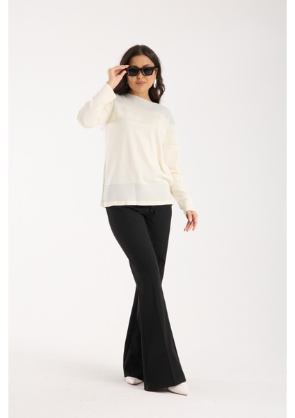 Kadın Ekru Viskon Kumaş Kayık Yaka Simli Triko Bluz