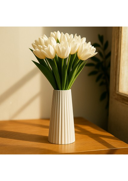 Modern Beyaz Seramik Vazo – El Yapımı Çizgili Beton Vazo – Minimalist Ev & Banyo Dekoru (17.8×7.7 cm)