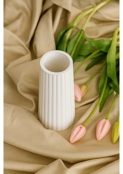 Modern Beyaz Seramik Vazo – El Yapımı Çizgili Beton Vazo – Minimalist Ev & Banyo Dekoru (17.8×7.7 cm) fiyatları