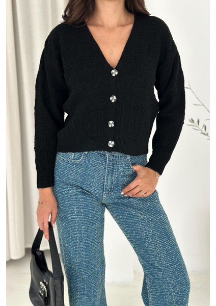 Kadın V Yaka Düğmeli Triko Hırka – Textured Grace