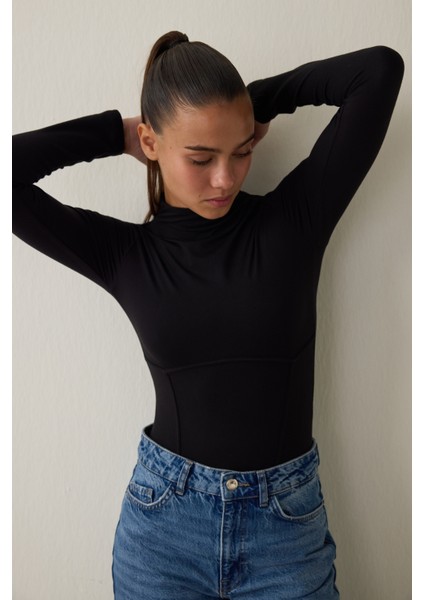 Siyah Yarım Balıkçı Yaka Uzun Kollu Bodysuit