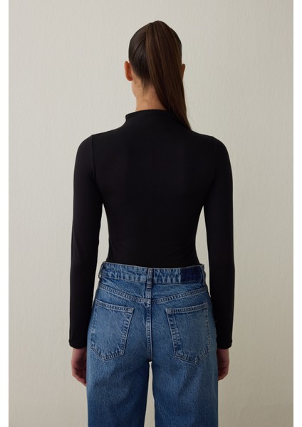 Siyah Yarım Balıkçı Yaka Uzun Kollu Bodysuit