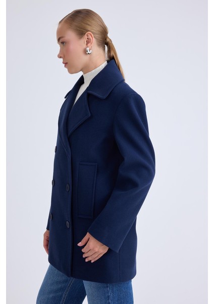 Düğmeli Büyük Cepli Kısa Kaşe Kaban fırsatları