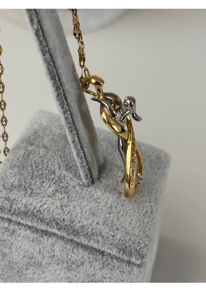 Altın ve Gümüş Birbirine Sarılan Çift Figürlü Gold Kolye