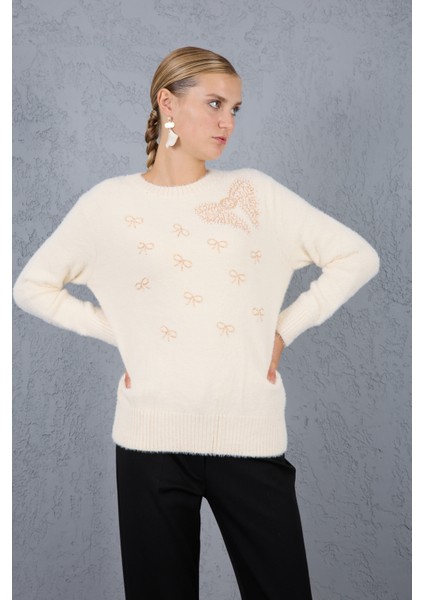 Kadın Ekru Sakal Iplik Boncuk Nakışlı Bisiklet Yaka Triko Kazak