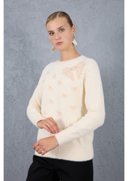 Kadın Ekru Sakal Iplik Boncuk Nakışlı Bisiklet Yaka Triko Kazak fırsatları