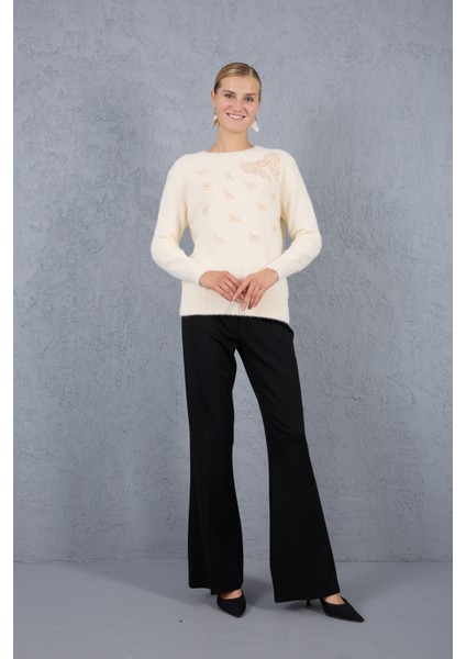 Kadın Ekru Sakal Iplik Boncuk Nakışlı Bisiklet Yaka Triko Kazak