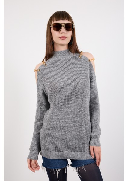 Kadın Gri Zincir Detaylı Omuz Dekolteli Yarım Balıkçı Yaka Simli Triko Kazak indirimleri