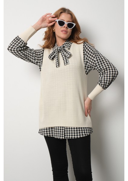 Kadın Ekru Fitilli Triko Süveter ve Kareli Gömlek Ikili Kombin